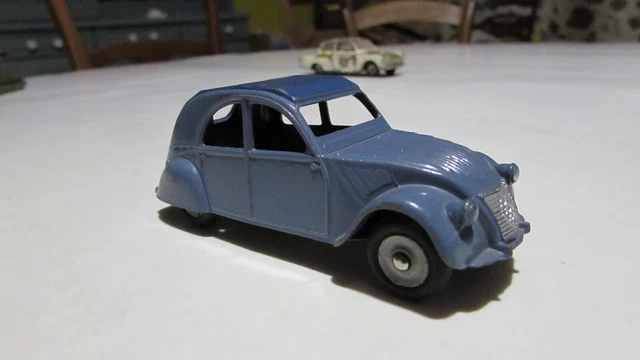 DINKY TOYS ANCIEN VOITURE CITROËN 2 CV référence 24