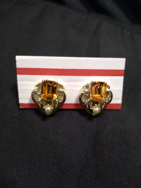 vintage Earrings, Screw back, gold tone, Amber Glass Gems W/ Faux Pearls