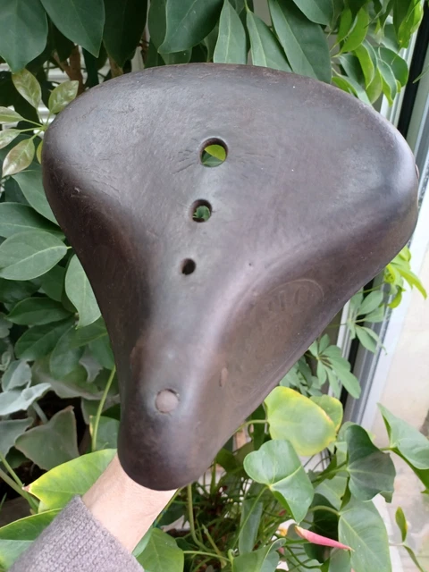 Selle ancienne cuir marron Pryma a ressort 235x190mm en Bé - Équipements vélos