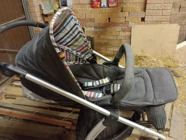 mamas and papas sola pushchair Seat with raincover 2