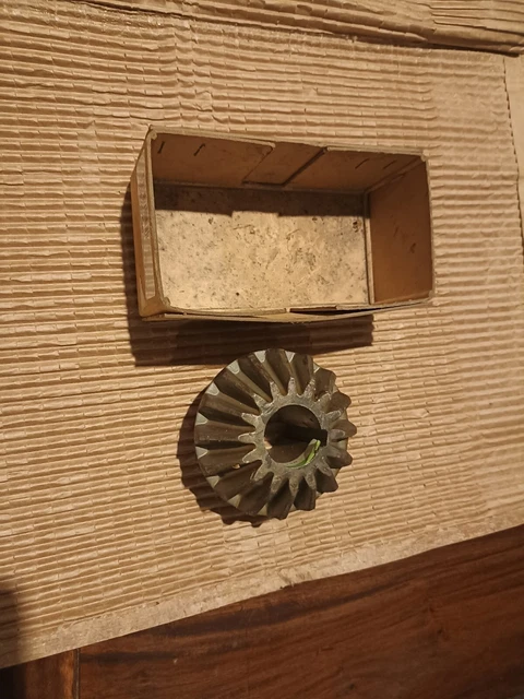 Deutz Fahr KH Heuwender Zahnrad 06565390 16 Zähne