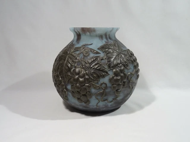 Vase en étain Art nouveau martelé signé Eugène CHANAL (1872-1925) - Vendu