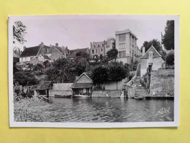 cpsm 72 - BEAUMONT SUR SARTHE Vue sur la MOTTE FÉODALE Lavoir Plongeoir