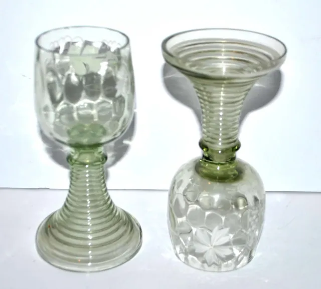 Verre à vin du Rhin ancien ROEMER en verre soufflé vert clair émaillé blanc 14.5