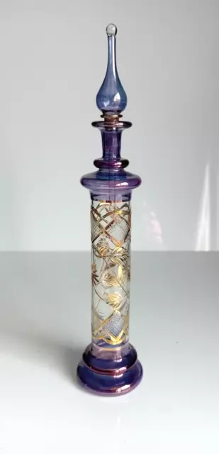 Vintage zylinderförmige Parfüm Ölflasche graviert gold vergoldet lila Kronleuchter