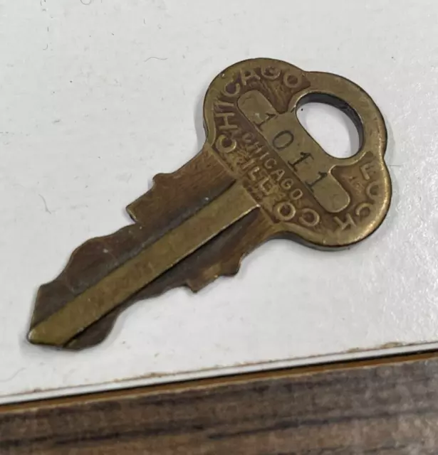 VINTAGE Chicago Lock Company Key Brass Co Logo Old Gold Tone Key #1011