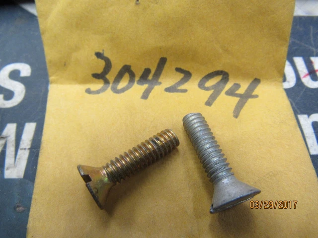 2 New  Omc Oem  Johnson Evinrude Screws 304294