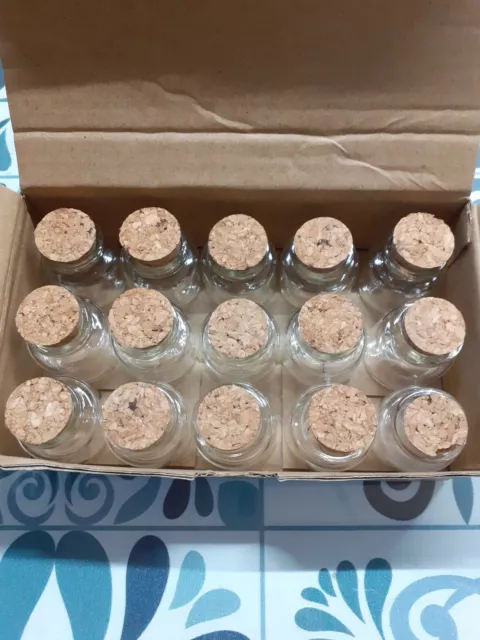 Lot De 15  Mini petites bouteilles  En Verre Neuves
