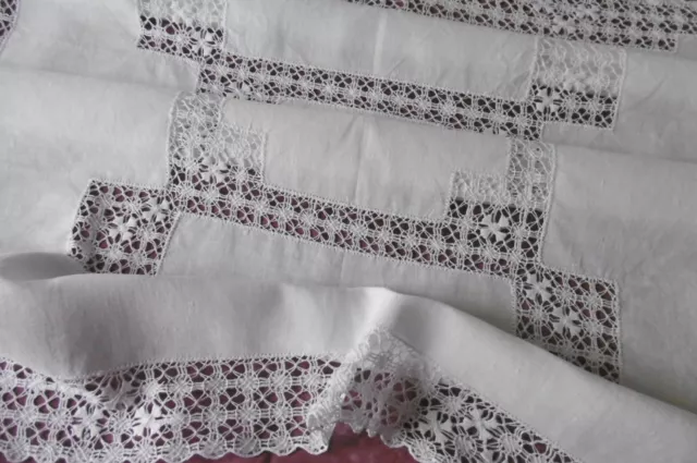 Belle nappe avec DENTELLE et ENTREDEUX en DENTELLE de TéNéRIFFE