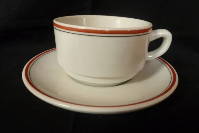 Tasse à déjeuner, à chocolat avec soucoupe porcelaine Limoges Apilco 3