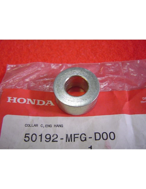 Entretoise moteur coté droit de CB600F 07-10 CBF600 08-10