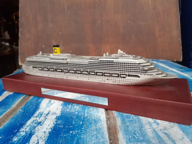 Modello di Nave da Crociera Italiana COSTA PACIFICA Italian Cruise Ship Line