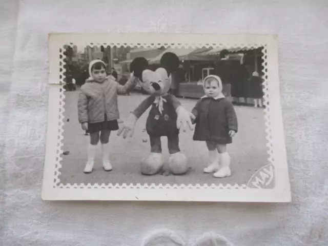 Ancienne Photographie Enfants Et Mascottes Mickey?