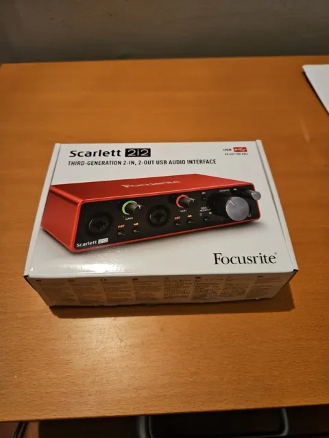 Focusrite 2i2 - Scarlett 3a Generazione Interfaccia Audio USB - Rosso