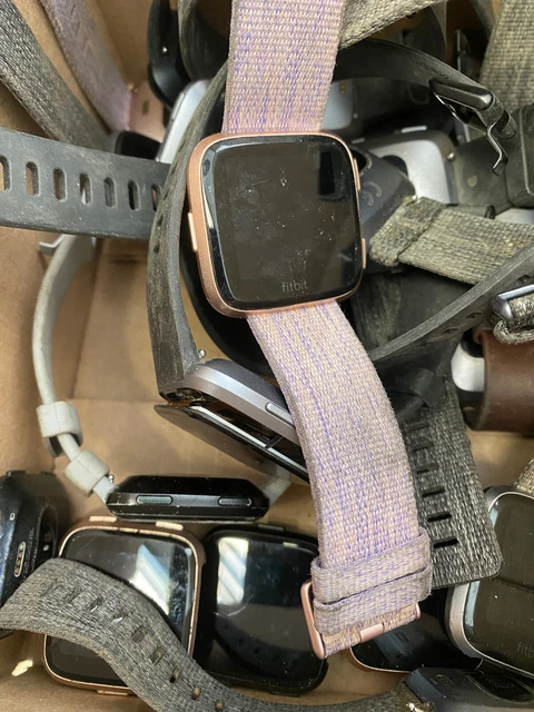 Lot of 22x Defective FITBIT VERSA (FB505) - AS-IS/FOR PARTS/REPAIR