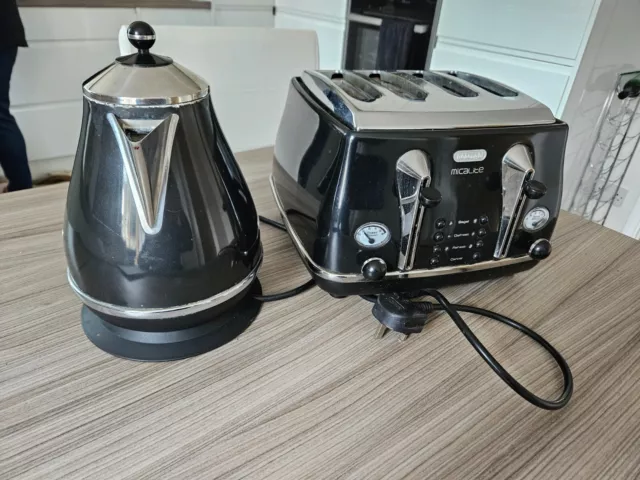 DELONGHI MICALITE 4 SLICE TOASTER & KETTLE - Black.