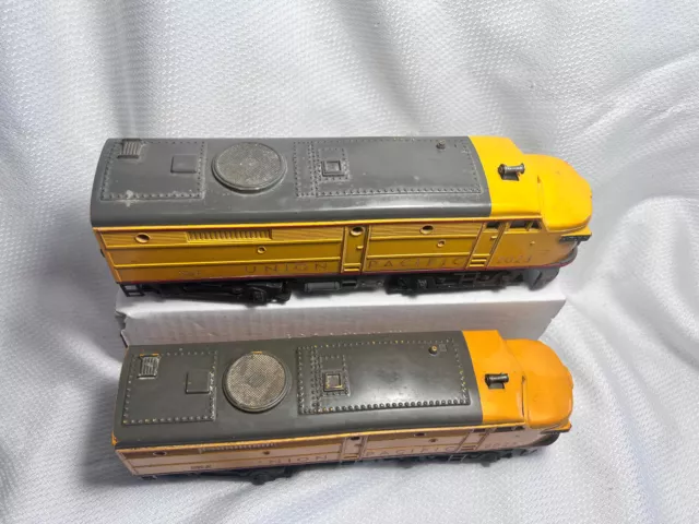 VTG Lionel 2023 O Gauge Union Pacific Gray & Yellow Diesel Locomotive  & Dummy 2