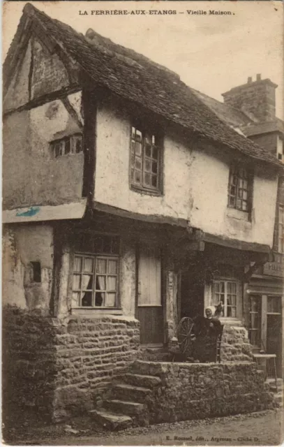 CPA La Ferriere aux Etangs Vieille Maison FRANCE (1054201)