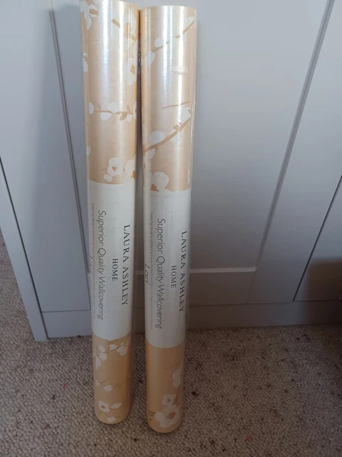 LAURA ASHLEY- Lori Gold featuring Pearlescent inks Wallpaper x 2 Rolls Sealed