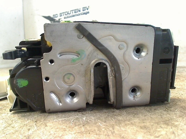 A2047302735 SERRURE DE PORTE ARRIÈRE GAUCHE Mercedes-Benz A (W176) 2012