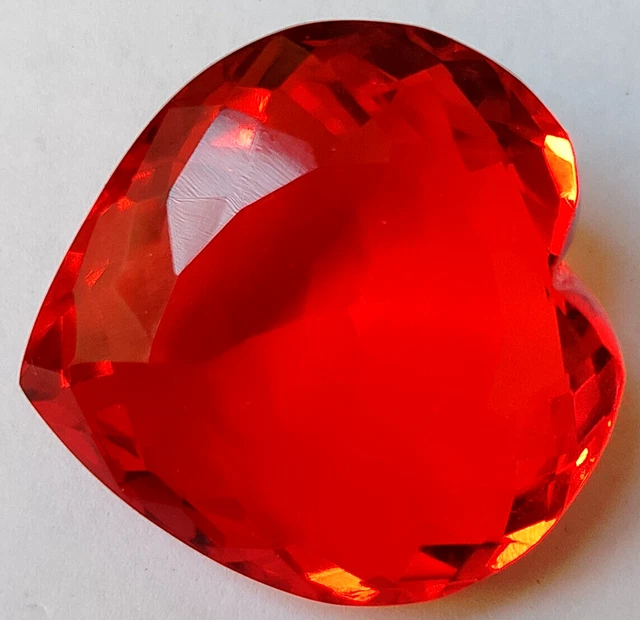 Opale De Feu Mexicaine Orange En Forme De Cœur - 96,2 Carats, Taille Excellente