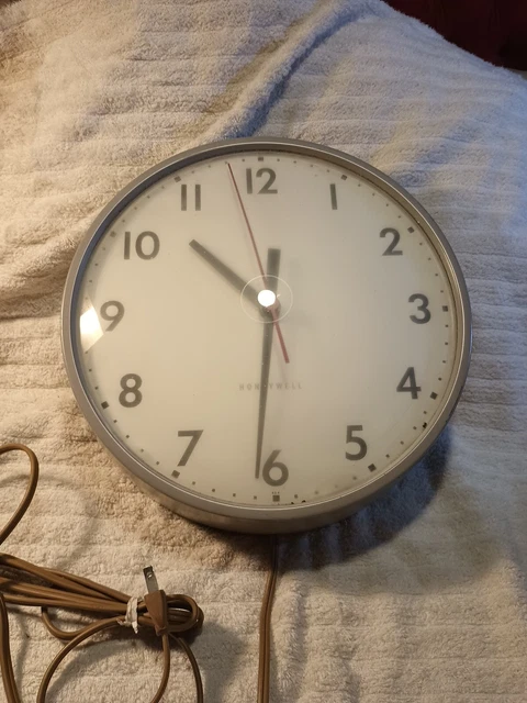 Vintage, Honeywell Collection Wall Electrical Clock 12"