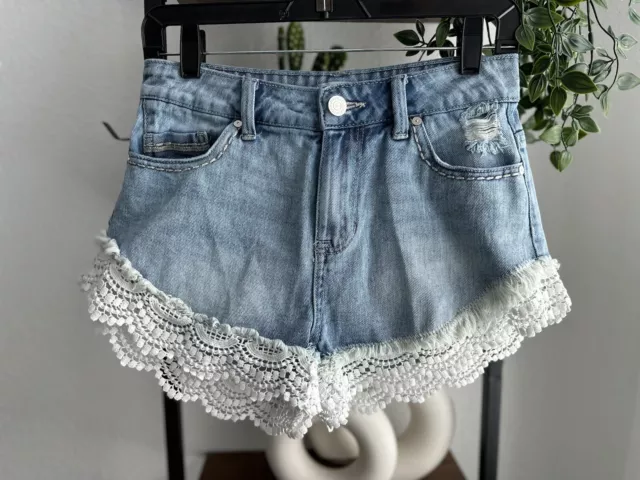 Forever 21 Womens Juniors Shorts Sz 25. Lace-Trim Light Blue Denim Summer Beach