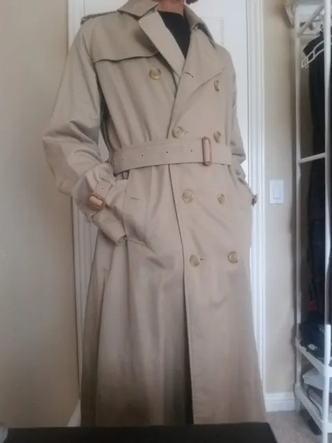 Vintage Beige Burberry English Trench Coat with 100% Wool Detachable Lining