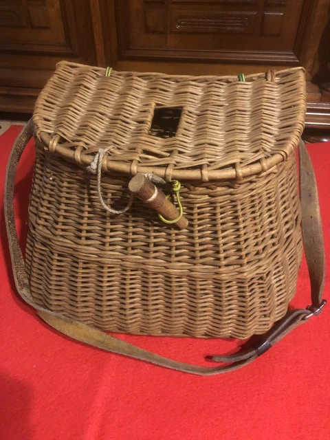 Panier peche dans autres matériaux de pêche ancien