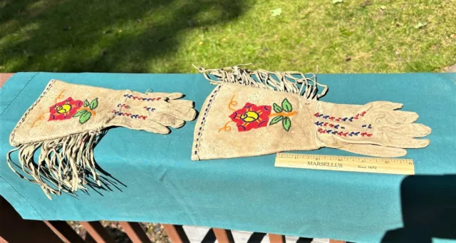 Native American Indian Beaded Hide Gloves Plains Woman's Child's? Native American Indian Beaded Hide Gloves Plains Woman's Child's?