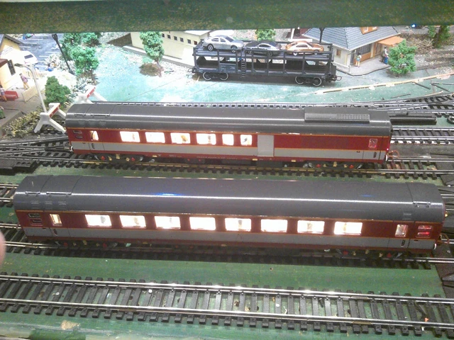 Coffret de 3 voitures voyageurs à bogies Inox TEE Brabant | Trains de