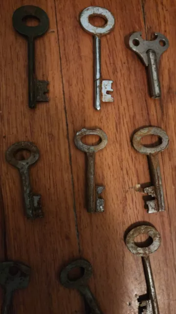Mixed LOT of 17 - Antique Vintage Old SKELETON KEYS - some Corbin and others
