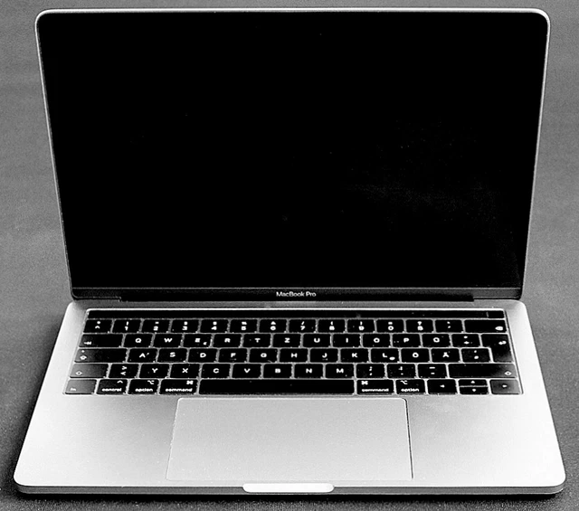 Apple MacBook Pro 2018 13" A1989 2,7 GHz i7 16 GB RAM 256 GB grigio siderale