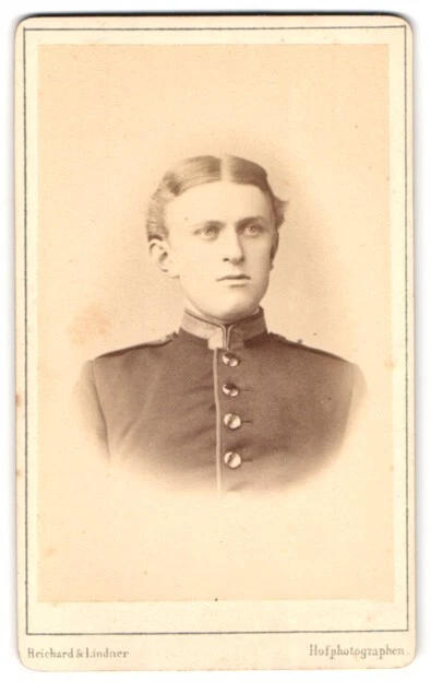 Fotografie Reichard & Lindner, Berlin, Markgrafenstr. 40, Portrait Uffz. in Uni