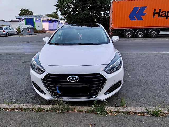 Hyundai i40 combi 1.7 CRDI Diesel 141 PS Hyundai i40 combi 1.7 CRDI Diesel 141 PS