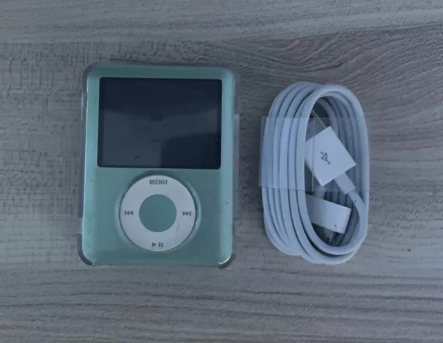 Apple iPod Nano 8GB (3rd Generation) - Green - Tested & Working - Bundle / Case Apple iPod Nano 8GB (3rd Generation) - Green - Tested & Working - Bundle / Case