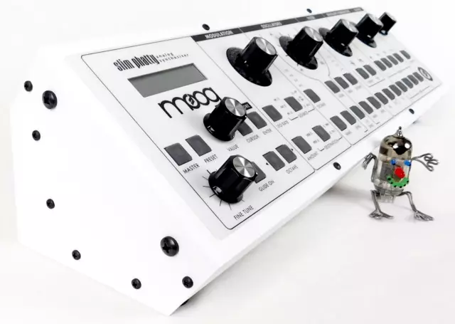 MOOG Slim Phatty White Edition Analog Synthesizer+ Top Zustand + 1,5 J Garantie