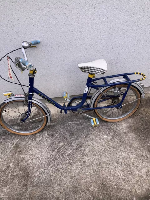 ancien velo PEUGEOT pliable enfant avec drapeau record du monde