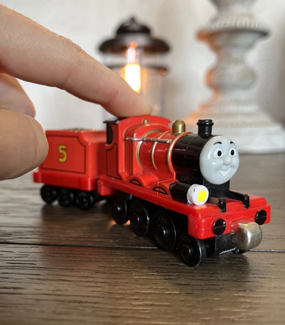 TALKING JAMES! THOMAS TRAIN TAKE Along n play Diecast! LIGHTS SOUNDS PHRASES
