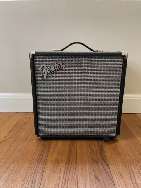 Fender RUMBLE 25 1x8 25 Watt V3 Bass Combo Amp Used - Excellent Condition Fender RUMBLE 25 1x8 25 Watt V3 Bass Combo Amp Used - Excellent Condition