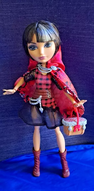 Ever After High Boneca Feitiço de Inverno - Crystal Winter Dkr67 - MP  Brinquedos