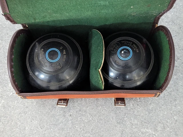 2 X THOMAS TAYLOR GLASGOW Size No. 5 Bowls B.I.B.C A98 In Original Leather Bag 2 X THOMAS TAYLOR GLASGOW Size No. 5 Bowls B.I.B.C A98 In Original Leather Bag