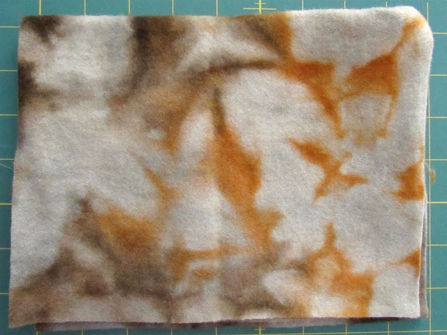 Alfombra de lana primitiva de 9""x27"" teñida a mano grises y marrones 70% apliques de centavo