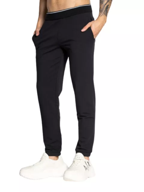 Pantaloni Armani Exchange modello Jogger in jersey di cotone, dal Fit Regular...