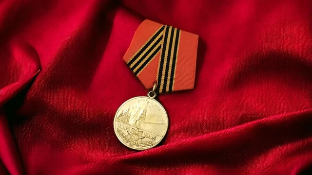 MÉDAILLE URSS RUSSIE Soviétique "50 ans de victoire" JM229 EUR 6,29