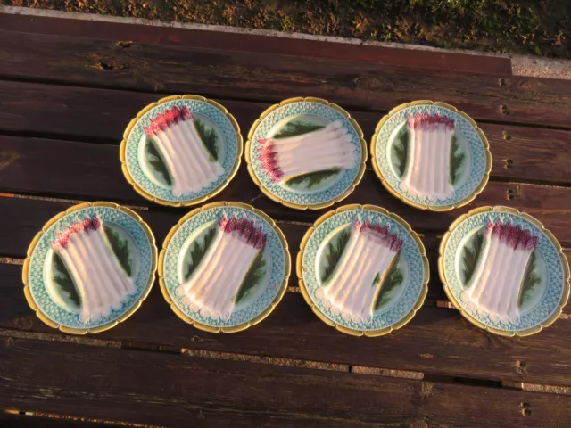 Série de 7 assiettes ancienne en barbotine à décor en relief d'asperges(XIX-XXé)