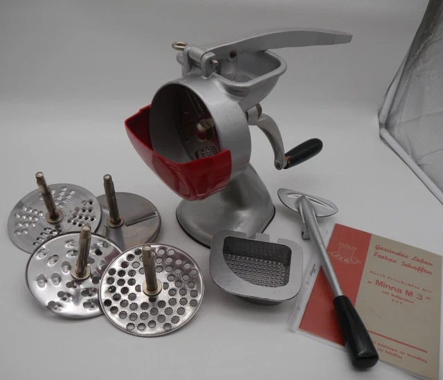 MINNA KÜCHENMASCHINE M3 mit Reibe / Schnitzelscheiben / Zubehör EUR 57 ...