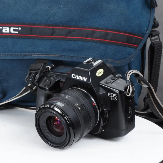 ↑ Cámara fotográfica Canon EOS 650 con lente zoom EF 35-70 mm f/3,5-4,5 + bolsa para cámara