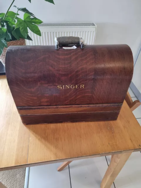 1934 Singer 99k Sewing Machine With Instructions And Accessories. Y9626676.