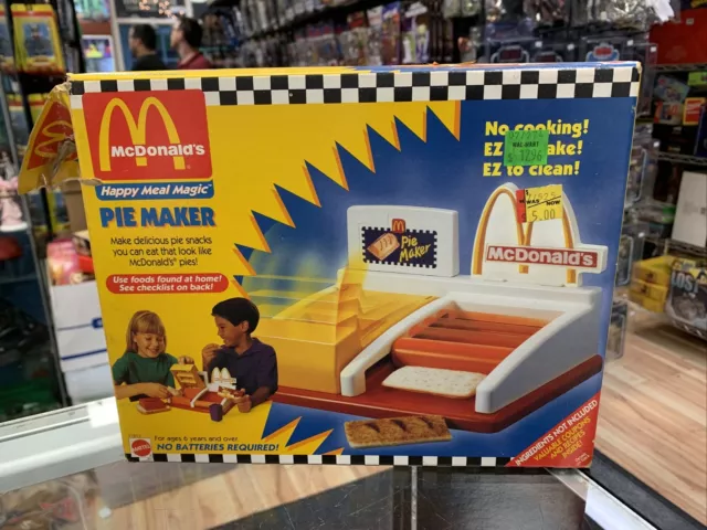 Vintage McDonald’s Happy Meal Magic Pie Maker Playset (Mattel 11213, 1993) Vintage McDonald’s Happy Meal Magic Pie Maker Playset (Mattel 11213, 1993)